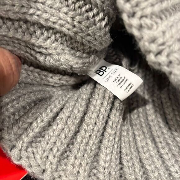 Gray PICK-A-Pom Beanie 3 Interchangeable Poms - Picture 8 of 9